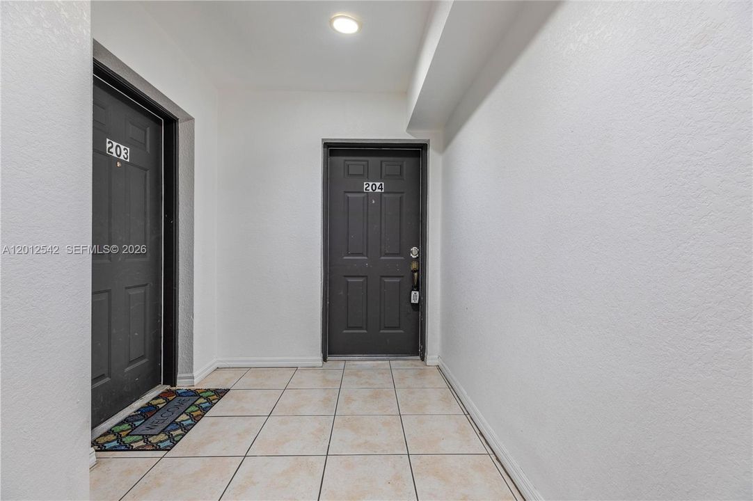 Active With Contract: $1,900 (1 beds, 1 baths, 548 Square Feet)