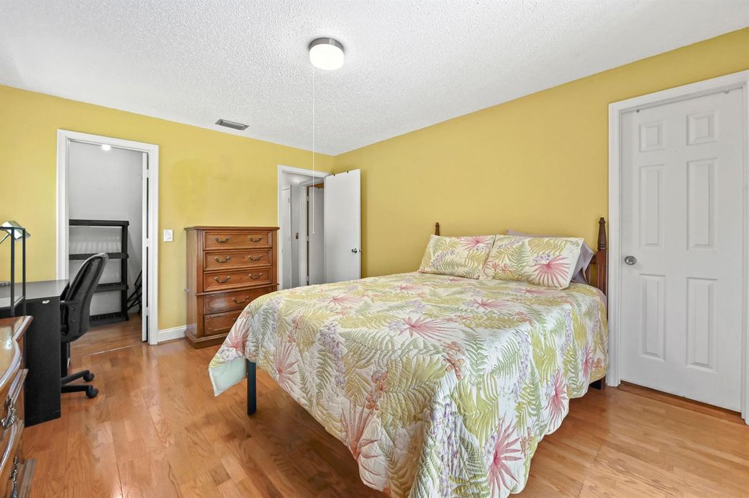 14 Bedroom 02