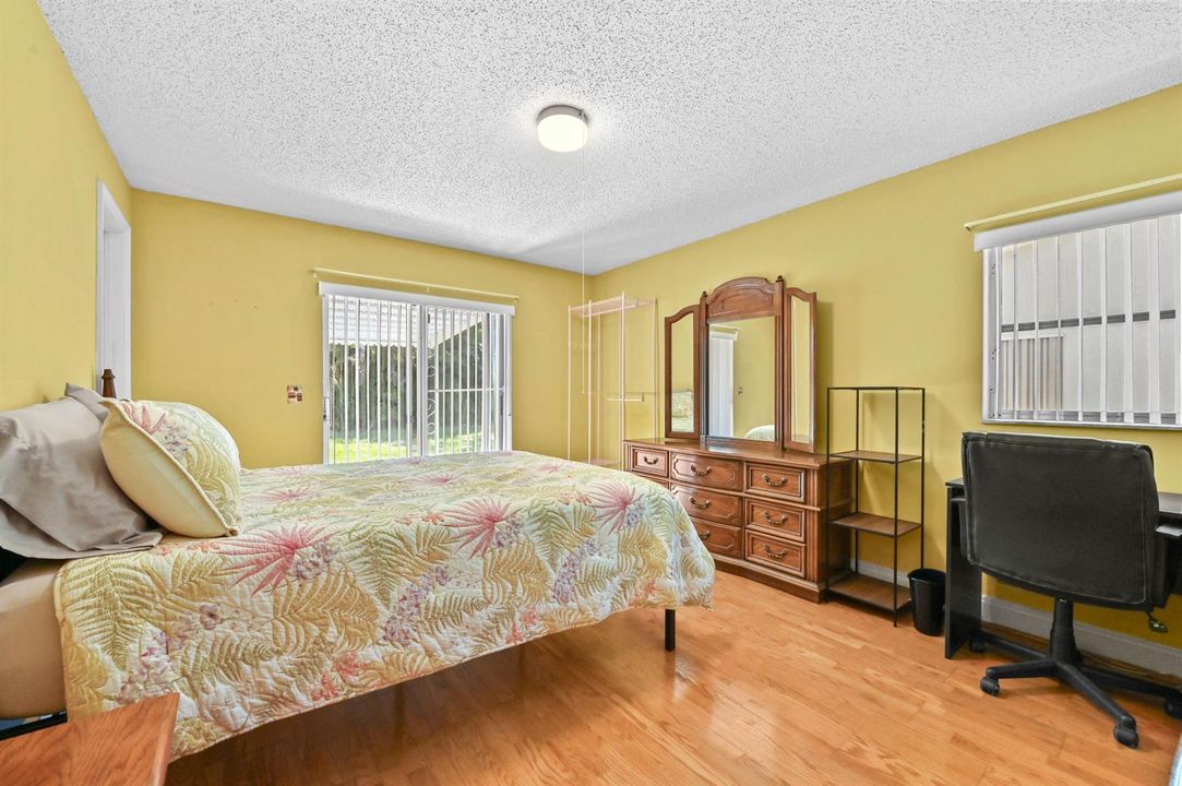 13 Bedroom 01