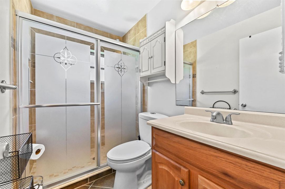 12 Bathroom 01