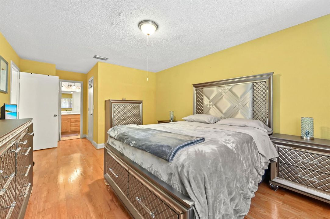 16 Bedroom 02