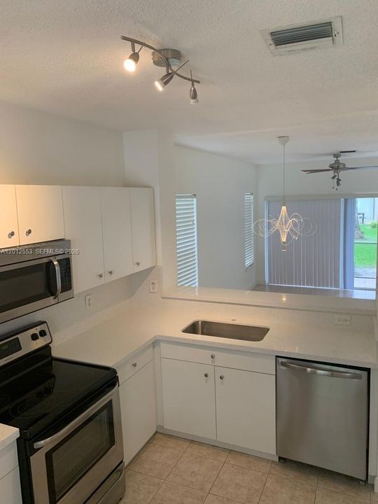 Active With Contract: $2,300 (2 beds, 2 baths, 1008 Square Feet)