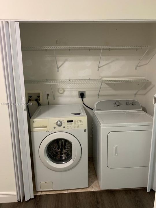 Active With Contract: $2,300 (2 beds, 2 baths, 1008 Square Feet)