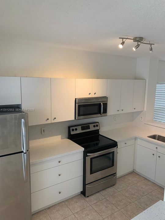 Active With Contract: $2,300 (2 beds, 2 baths, 1008 Square Feet)
