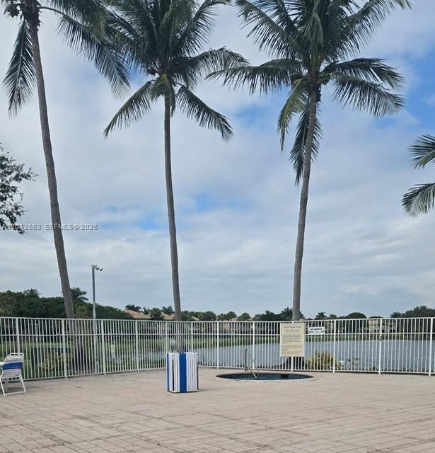 Active With Contract: $2,300 (2 beds, 2 baths, 1008 Square Feet)