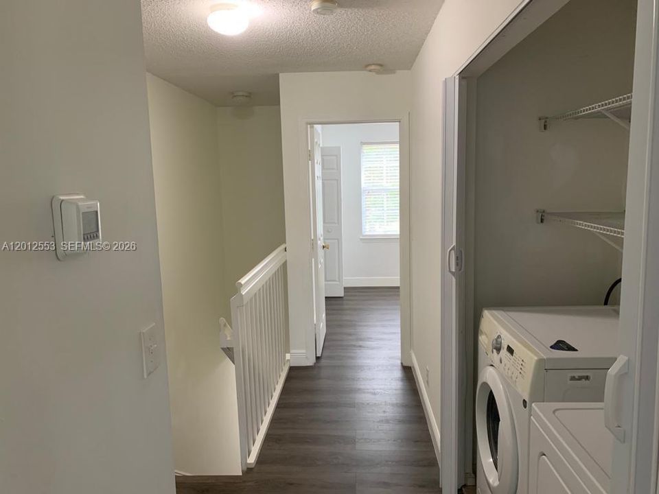 Active With Contract: $2,300 (2 beds, 2 baths, 1008 Square Feet)