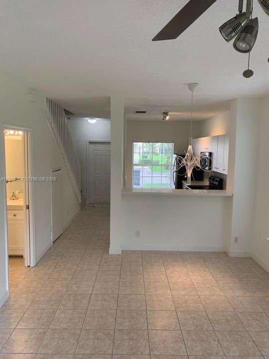 Active With Contract: $2,300 (2 beds, 2 baths, 1008 Square Feet)