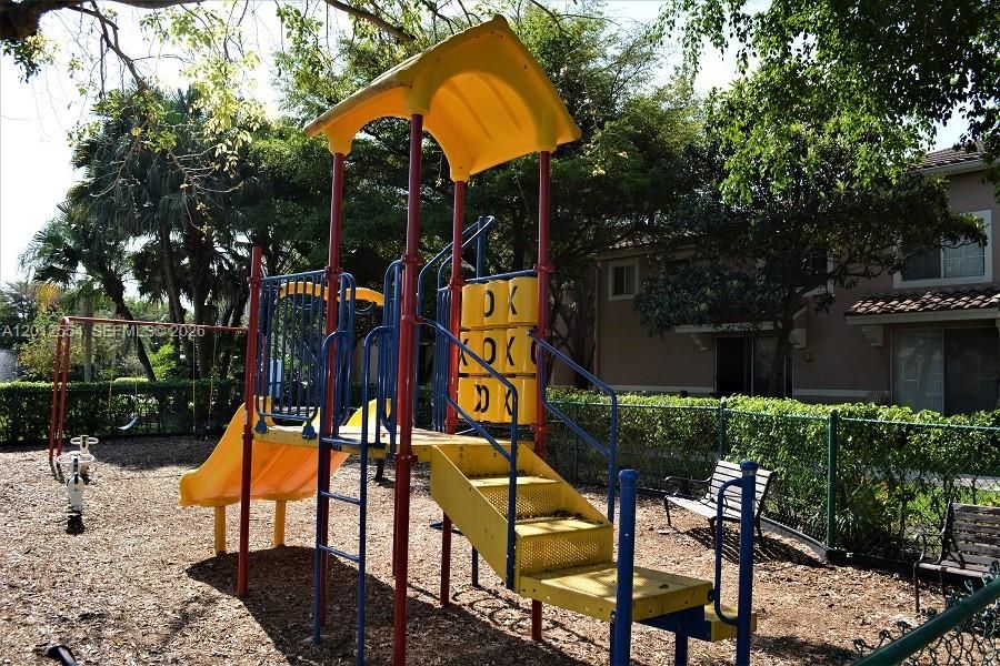 На продажу: $255,000 (1 спален, 1 ванн, 618 Квадратных фут)