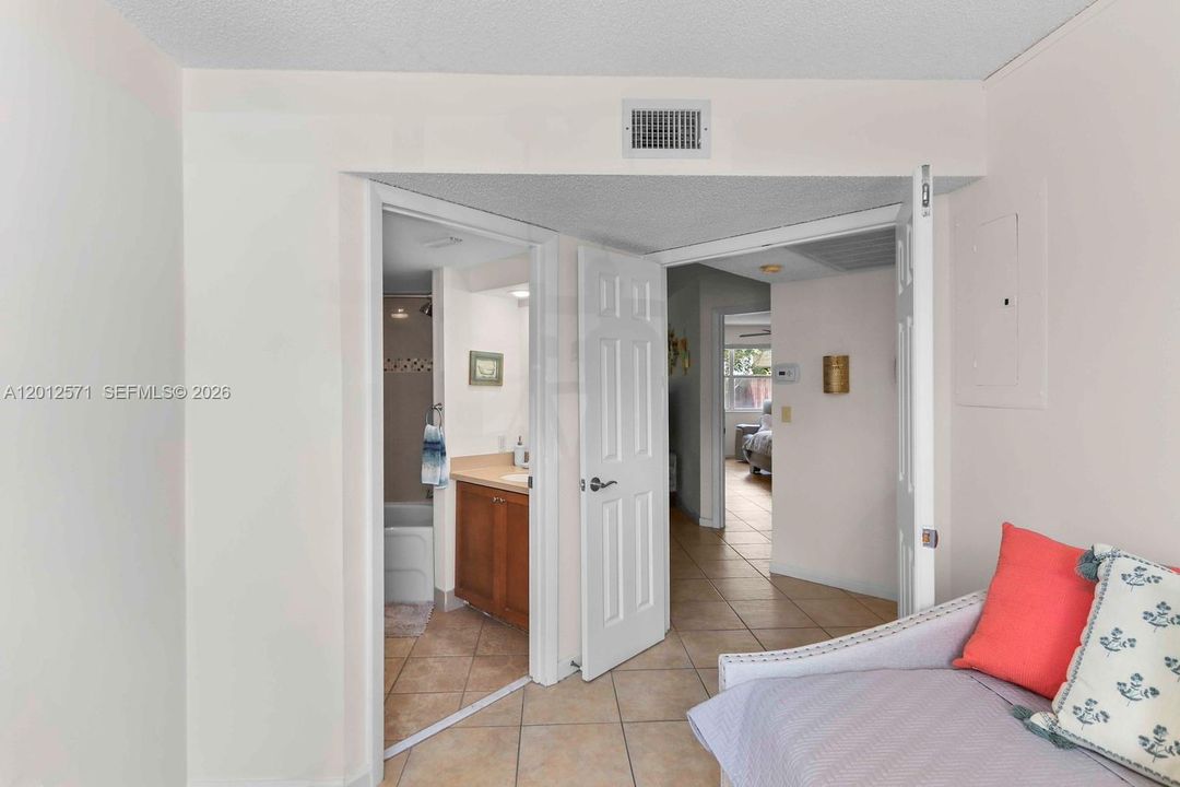 En Venta: $199,900 (2 camas, 2 baños, 930 Pies cuadrados)