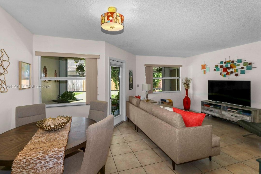 En Venta: $199,900 (2 camas, 2 baños, 930 Pies cuadrados)