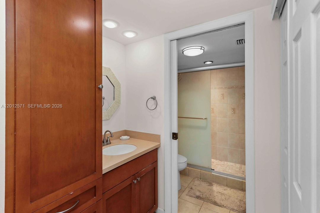 En Venta: $199,900 (2 camas, 2 baños, 930 Pies cuadrados)