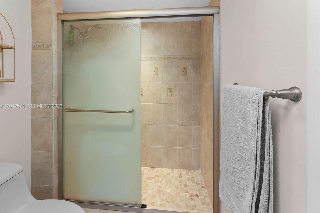 En Venta: $199,900 (2 camas, 2 baños, 930 Pies cuadrados)