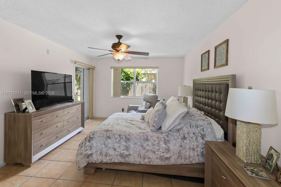 En Venta: $199,900 (2 camas, 2 baños, 930 Pies cuadrados)