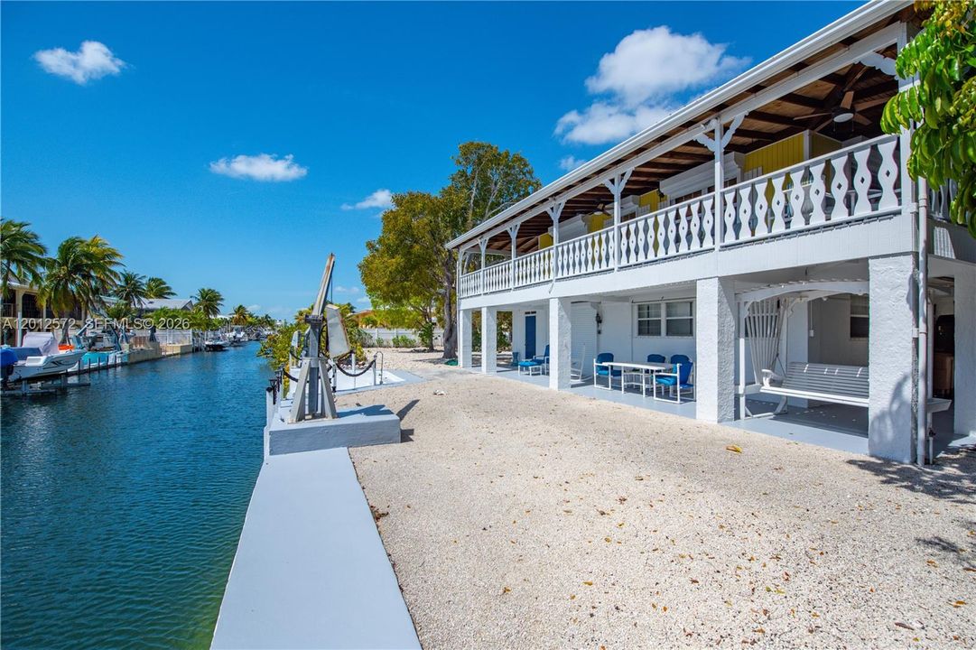 For Sale: $1,199,000 (2 beds, 2 baths, 1024 Square Feet)