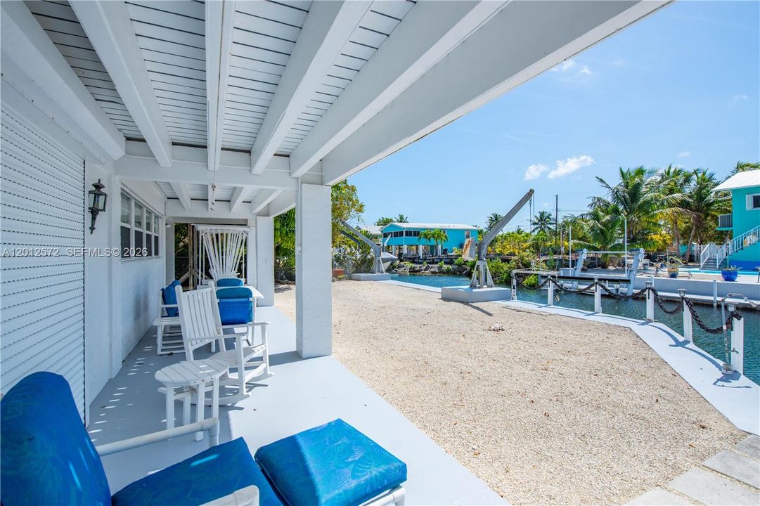 For Sale: $1,199,000 (2 beds, 2 baths, 1024 Square Feet)
