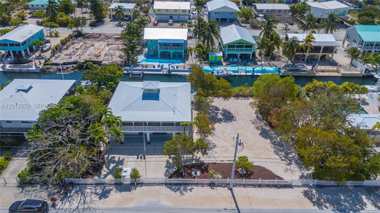 For Sale: $1,199,000 (2 beds, 2 baths, 1024 Square Feet)
