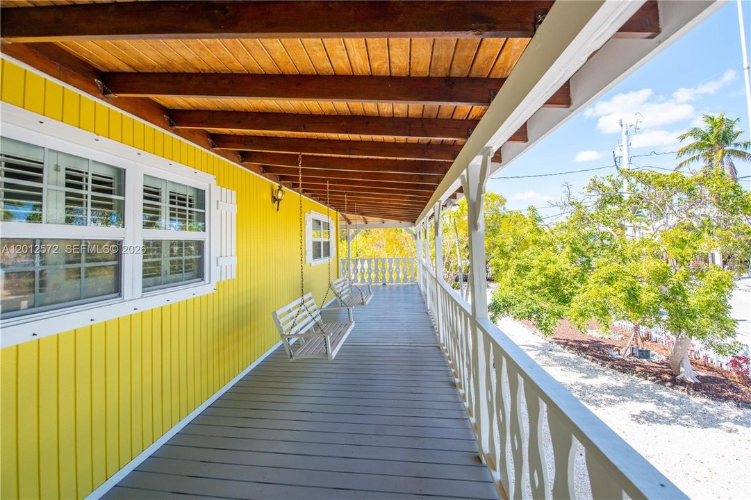 For Sale: $1,199,000 (2 beds, 2 baths, 1024 Square Feet)