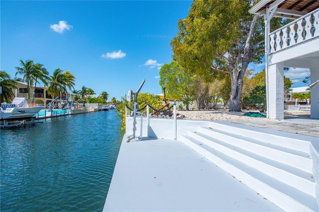 For Sale: $1,199,000 (2 beds, 2 baths, 1024 Square Feet)