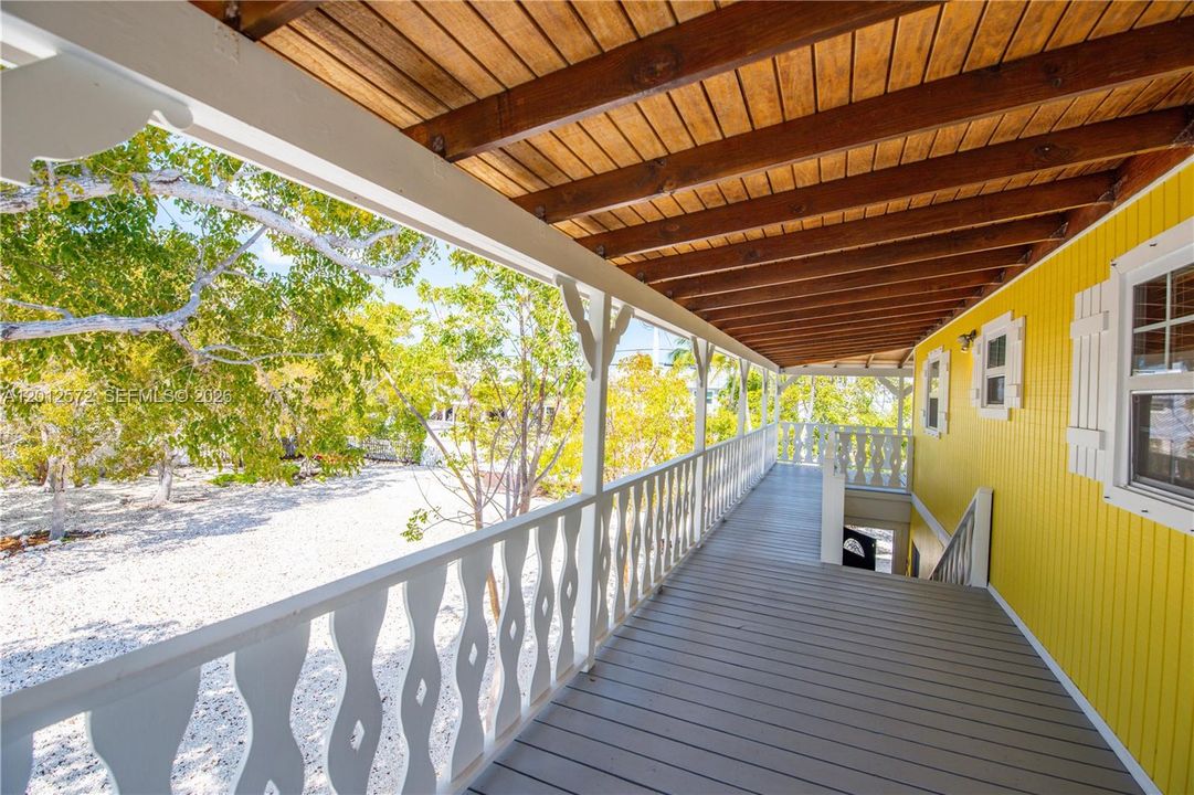 For Sale: $1,199,000 (2 beds, 2 baths, 1024 Square Feet)