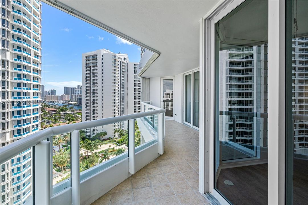 Под контрактом: $6,900 (3 спален, 2 ванн, 1865 Квадратных фут)