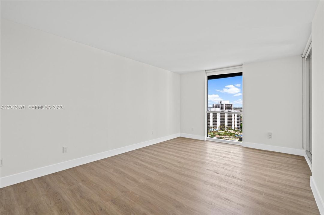 Под контрактом: $6,900 (3 спален, 2 ванн, 1865 Квадратных фут)