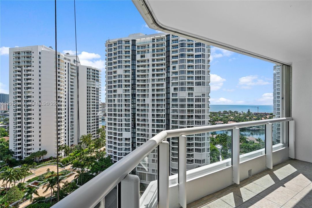 Под контрактом: $6,900 (3 спален, 2 ванн, 1865 Квадратных фут)