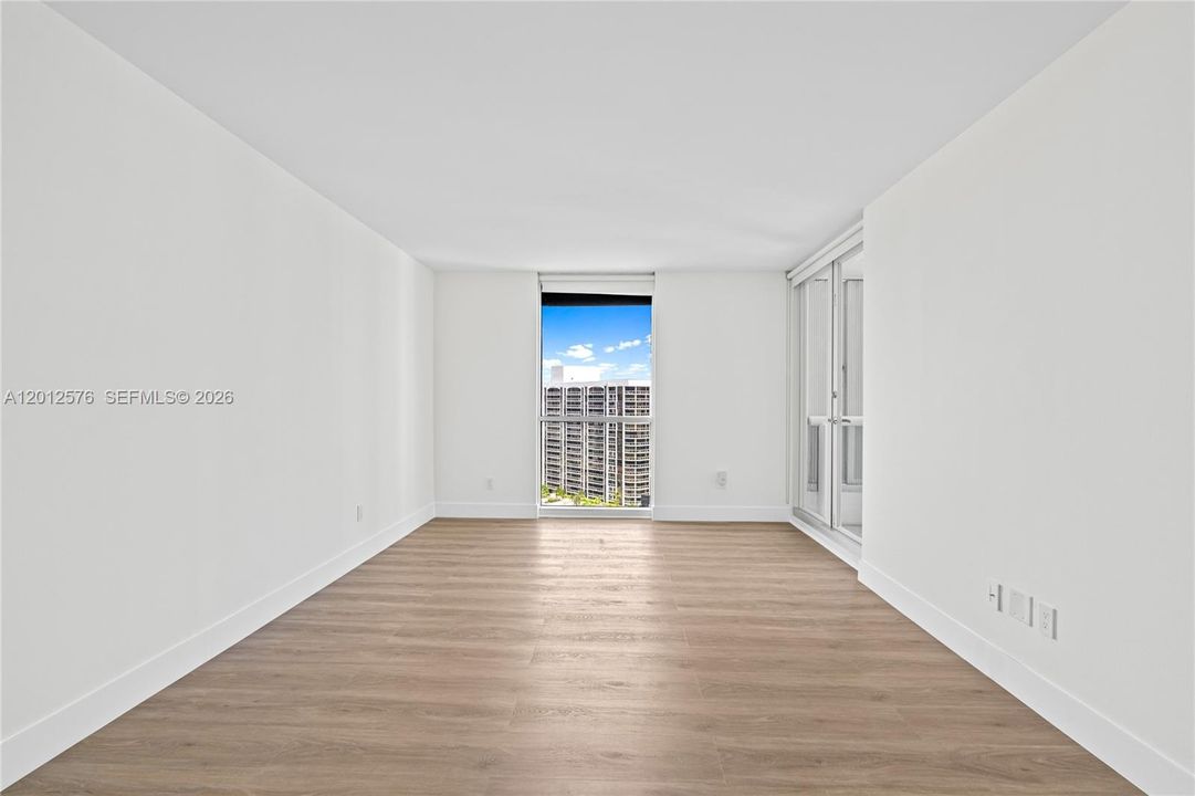 Под контрактом: $6,900 (3 спален, 2 ванн, 1865 Квадратных фут)