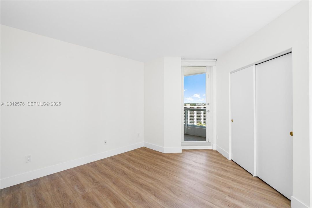 Под контрактом: $6,900 (3 спален, 2 ванн, 1865 Квадратных фут)