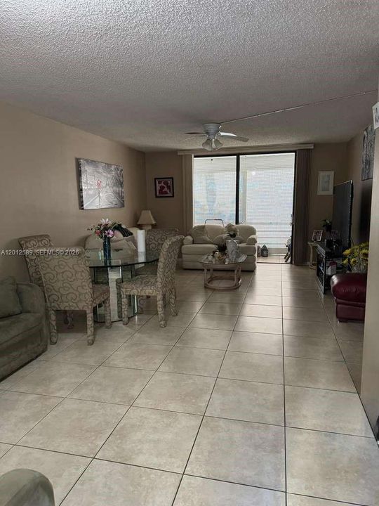 En Venta: $115,900 (1 camas, 1 baños, 810 Pies cuadrados)