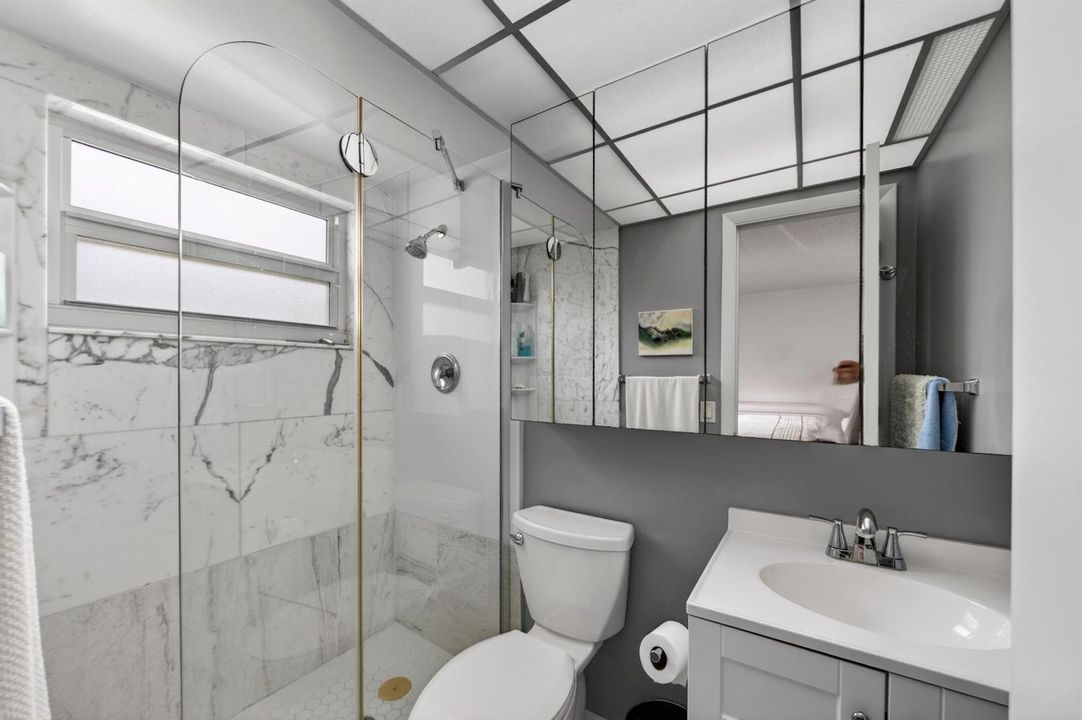 010-026-Bathroom-4000x2664