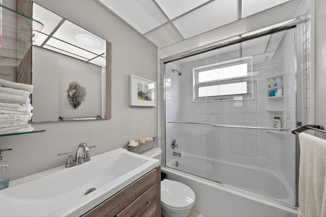 011-021-Bathroom-4000x2664