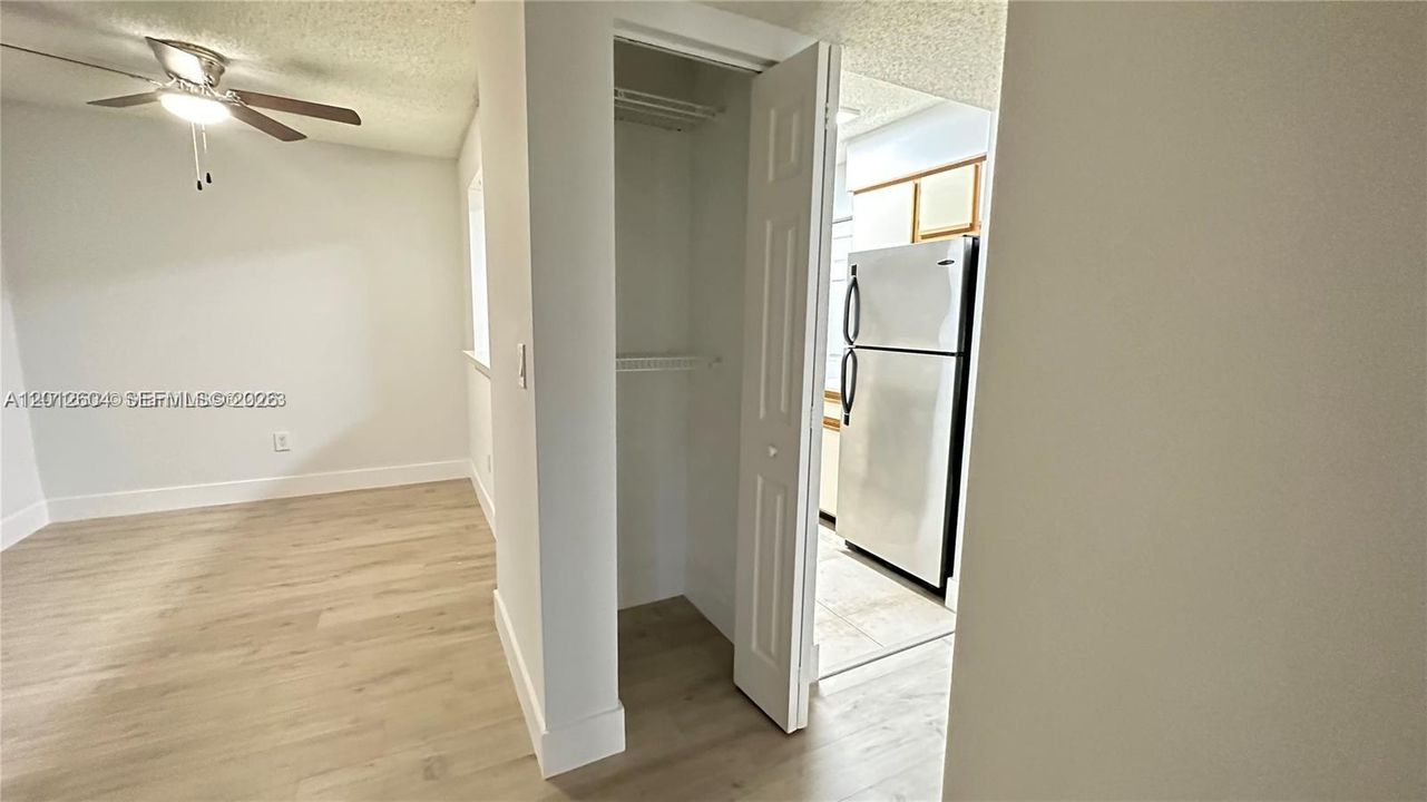 Active With Contract: $1,550 (1 beds, 1 baths, 813 Square Feet)
