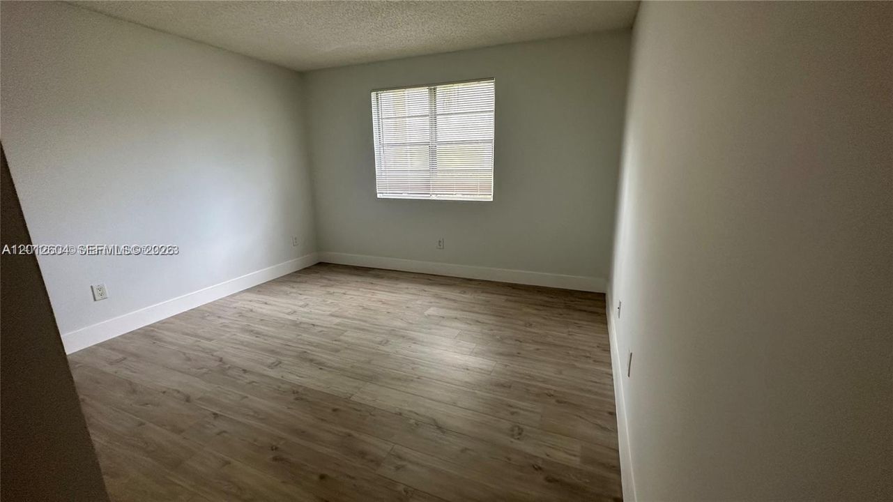 Active With Contract: $1,550 (1 beds, 1 baths, 813 Square Feet)