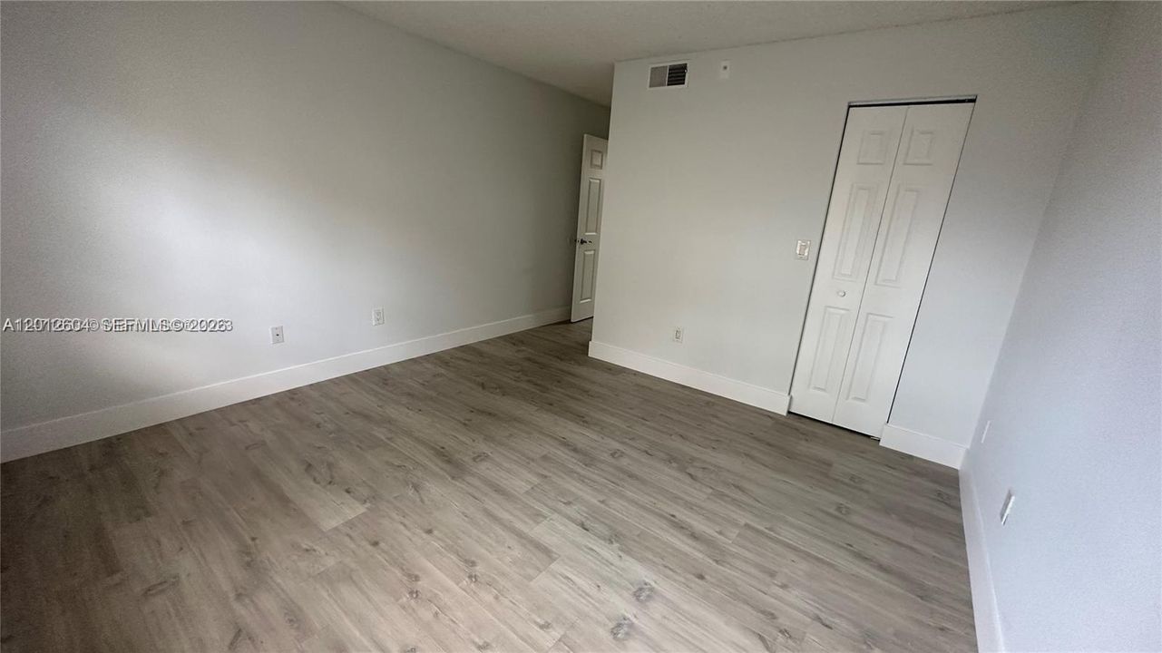 Active With Contract: $1,550 (1 beds, 1 baths, 813 Square Feet)