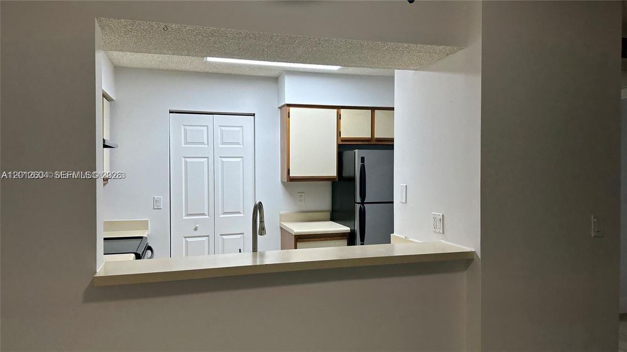 Active With Contract: $1,550 (1 beds, 1 baths, 813 Square Feet)