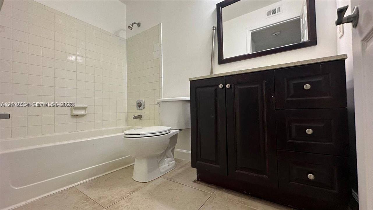 Active With Contract: $1,550 (1 beds, 1 baths, 813 Square Feet)