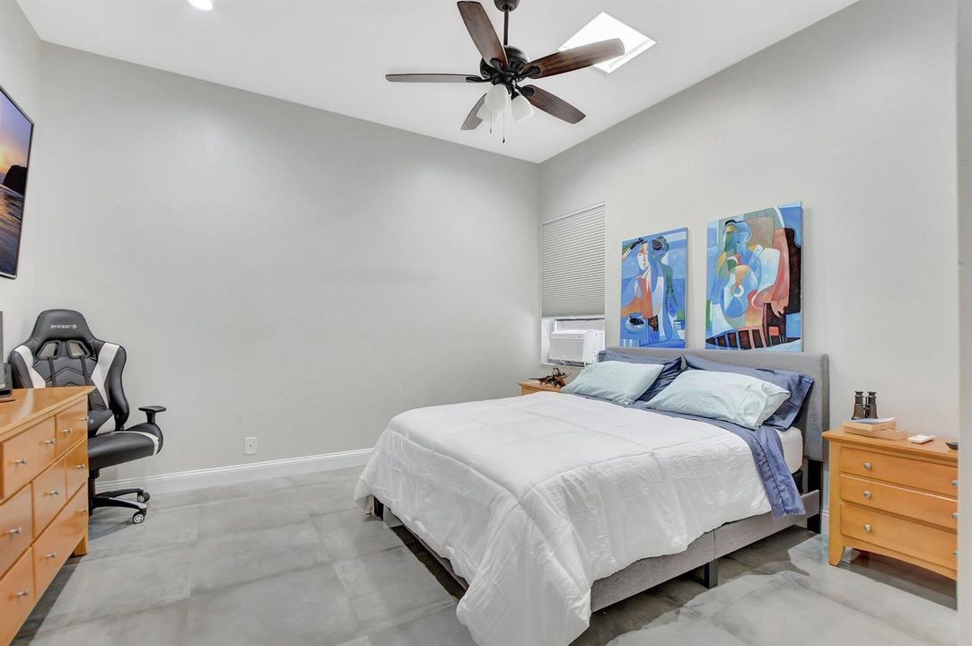 2nd bedroom