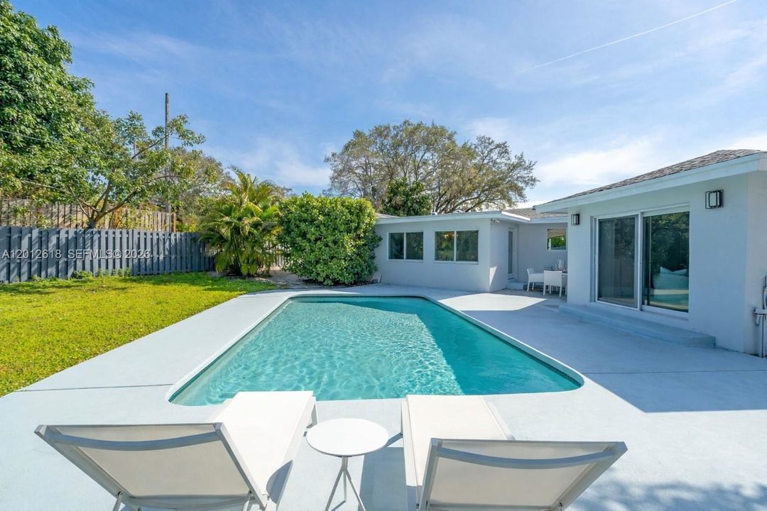 For Sale: $1,500,000 (4 beds, 2 baths, 2003 Square Feet)