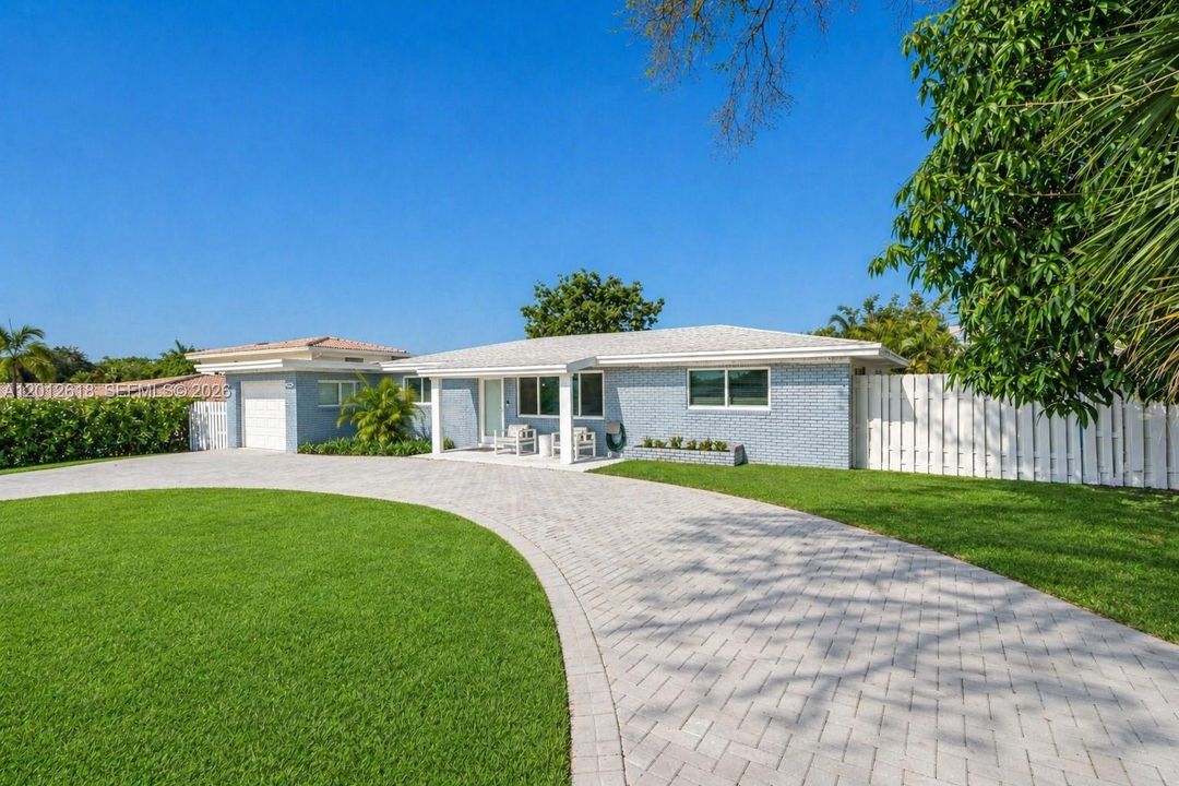 For Sale: $1,500,000 (4 beds, 2 baths, 2003 Square Feet)