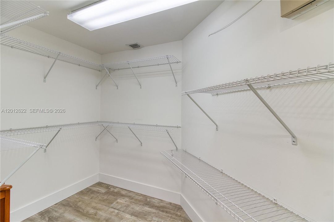For Sale: $250,000 (2 beds, 2 baths, 1157 Square Feet)