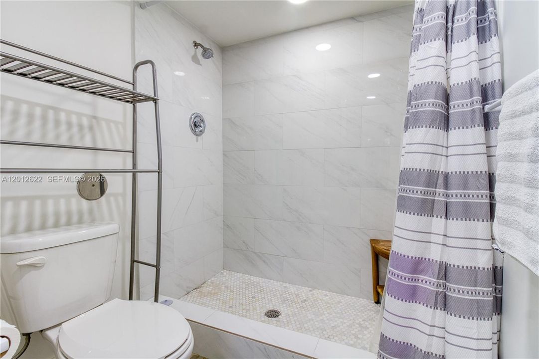 For Sale: $250,000 (2 beds, 2 baths, 1157 Square Feet)