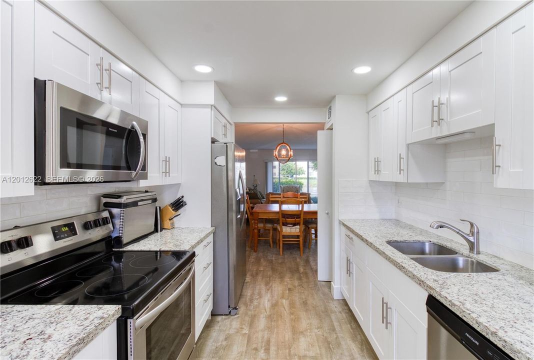 For Sale: $250,000 (2 beds, 2 baths, 1157 Square Feet)