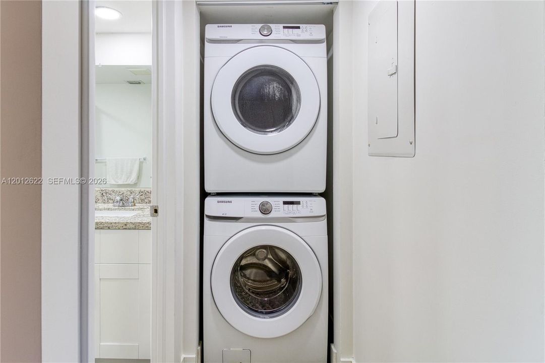 For Sale: $250,000 (2 beds, 2 baths, 1157 Square Feet)