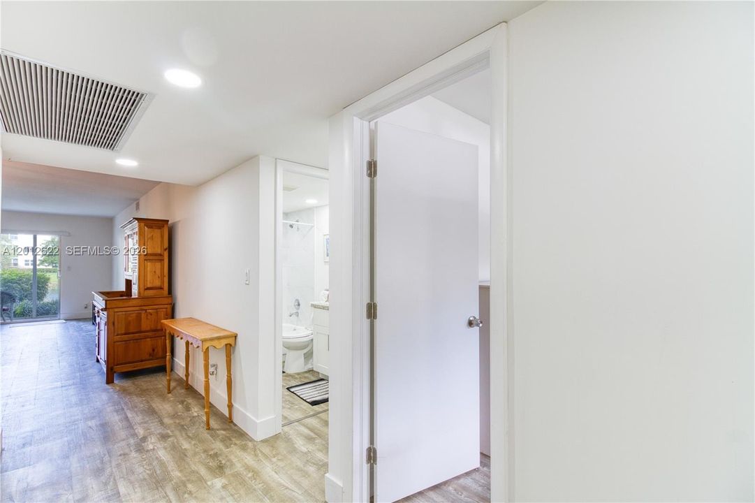 For Sale: $250,000 (2 beds, 2 baths, 1157 Square Feet)