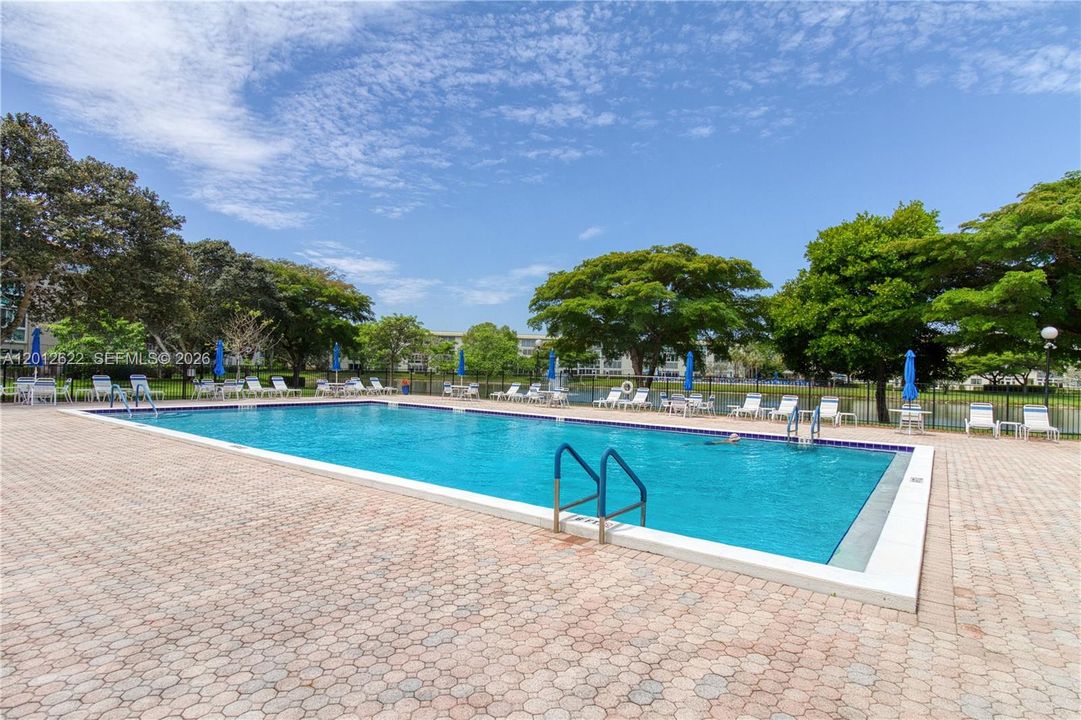 For Sale: $250,000 (2 beds, 2 baths, 1157 Square Feet)