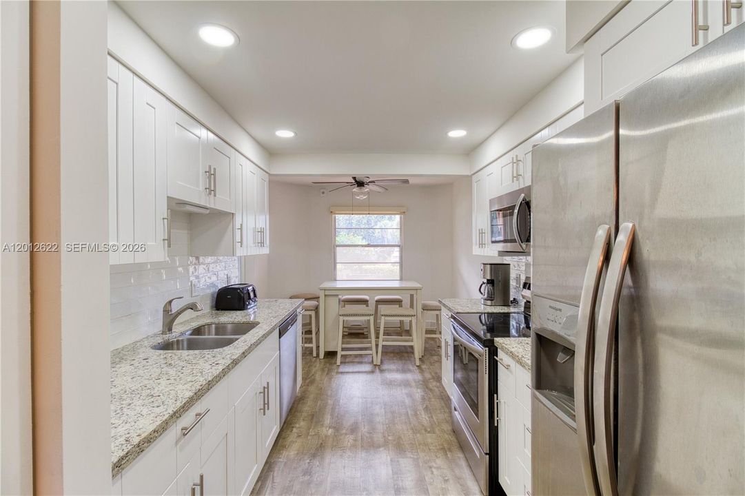 For Sale: $250,000 (2 beds, 2 baths, 1157 Square Feet)