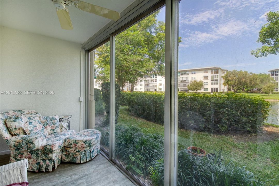 For Sale: $250,000 (2 beds, 2 baths, 1157 Square Feet)
