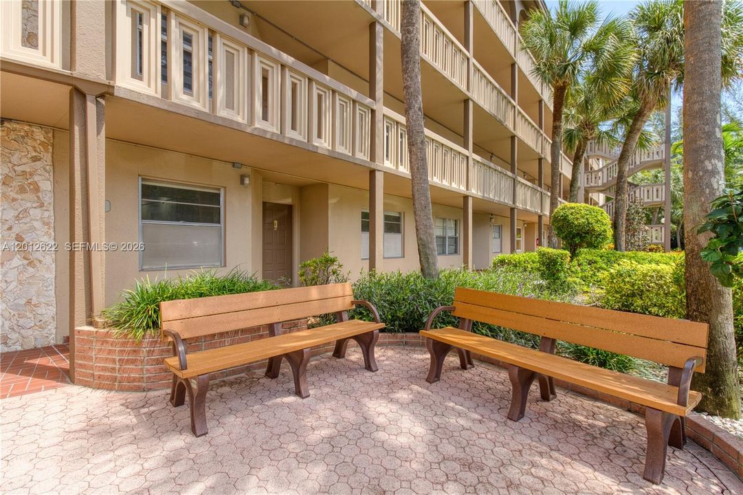 For Sale: $250,000 (2 beds, 2 baths, 1157 Square Feet)