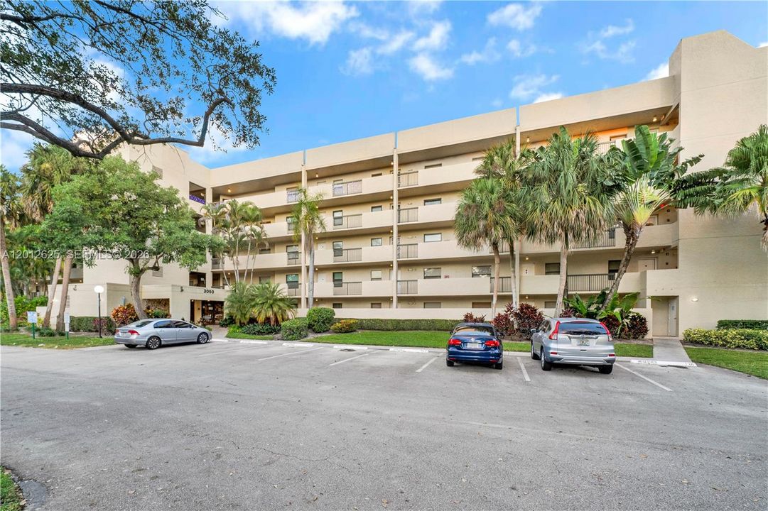 Active With Contract: $2,100 (2 beds, 2 baths, 1140 Square Feet)