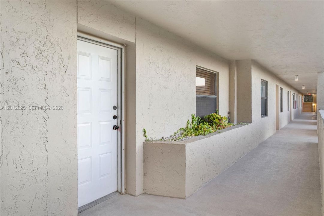 Active With Contract: $2,100 (2 beds, 2 baths, 1140 Square Feet)